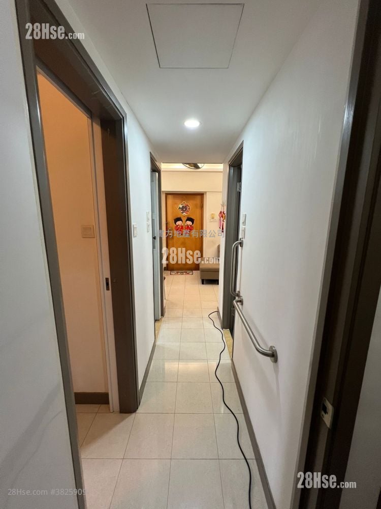 Smithfield Court Sell 2 Bedrooms , 1 Bathroom 371 ft²