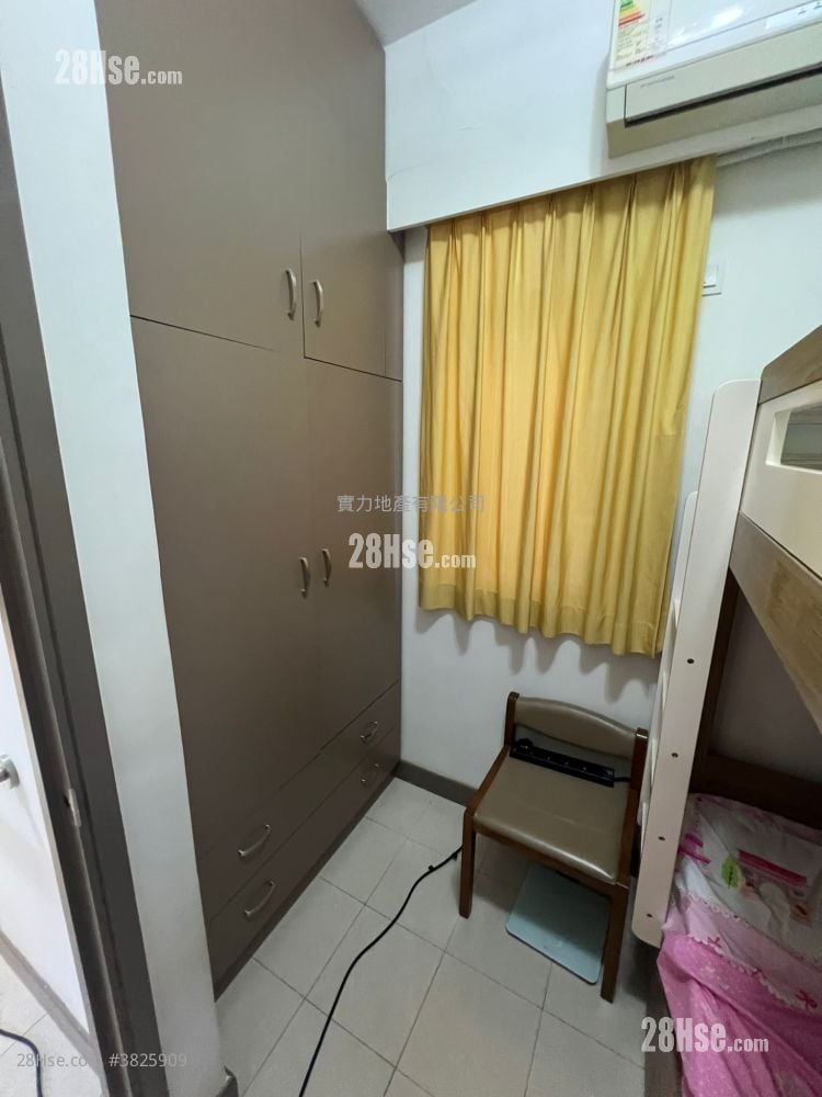 Smithfield Court Sell 2 Bedrooms , 1 Bathroom 371 ft²