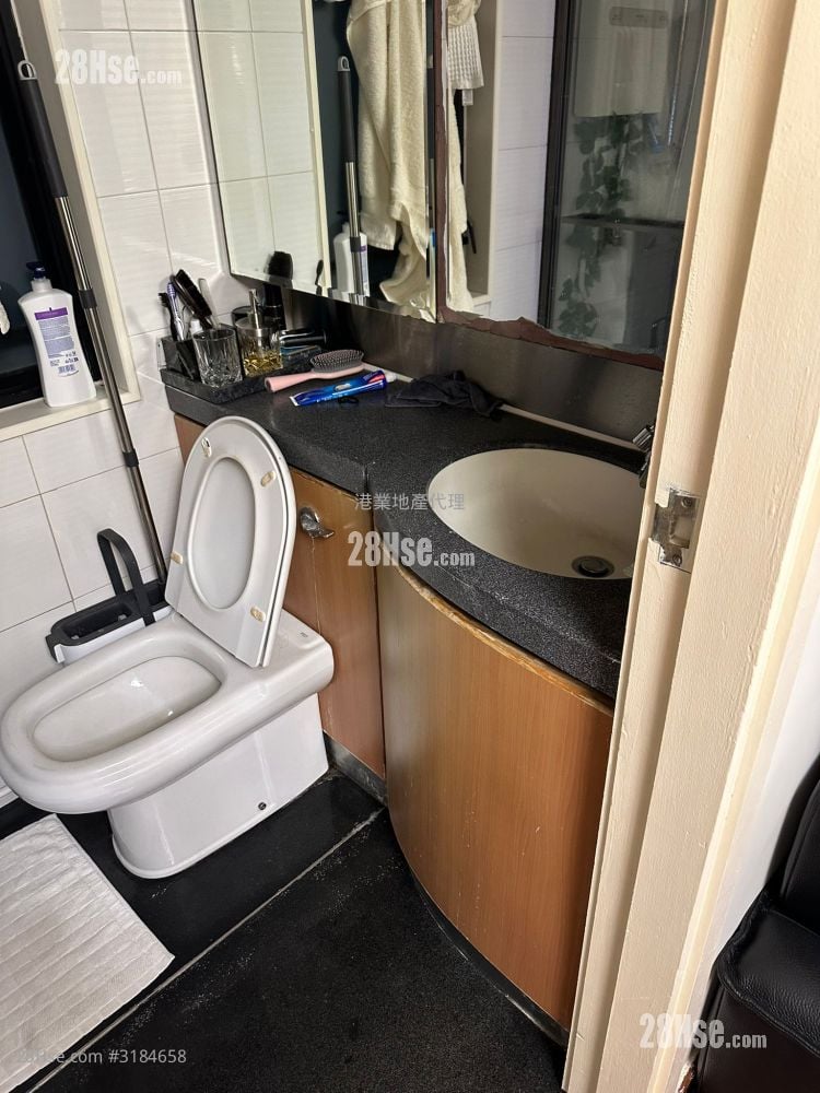 Imperial Terrace Sell 2 Bedrooms , 1 Bathroom 292 ft²