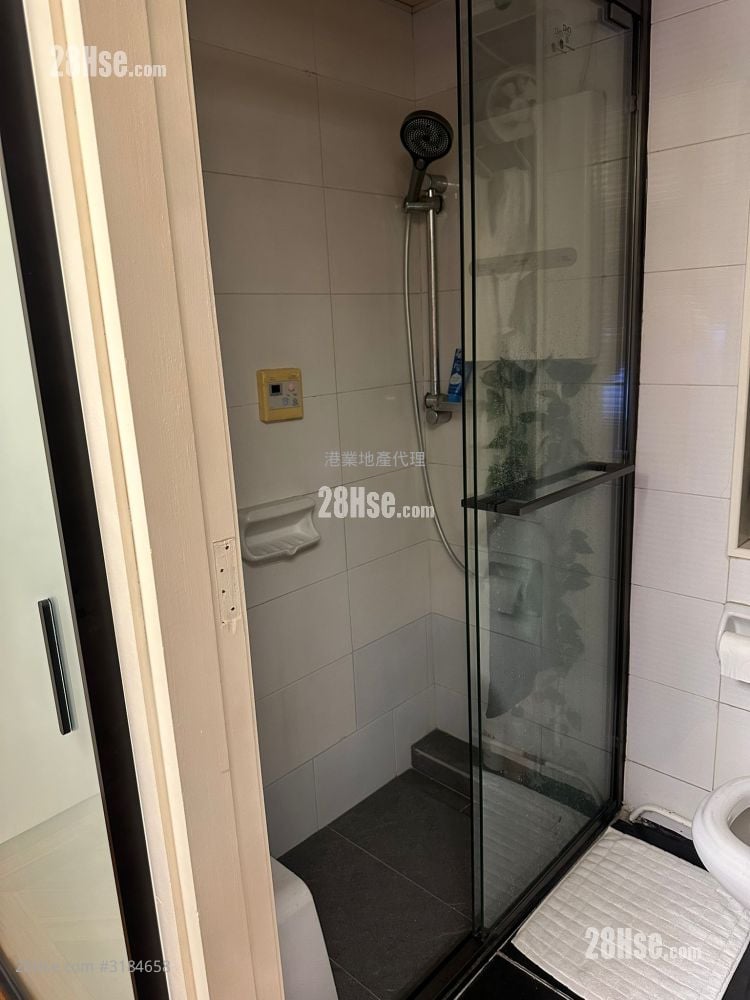 Imperial Terrace Sell 2 Bedrooms , 1 Bathroom 292 ft²