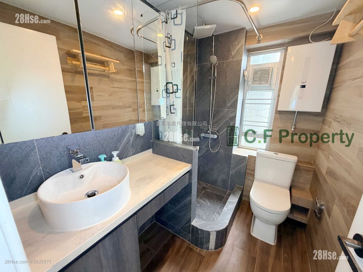 New Kwai Fong Gardens Sell 2 Bedrooms , 1 Bathroom 400 ft²