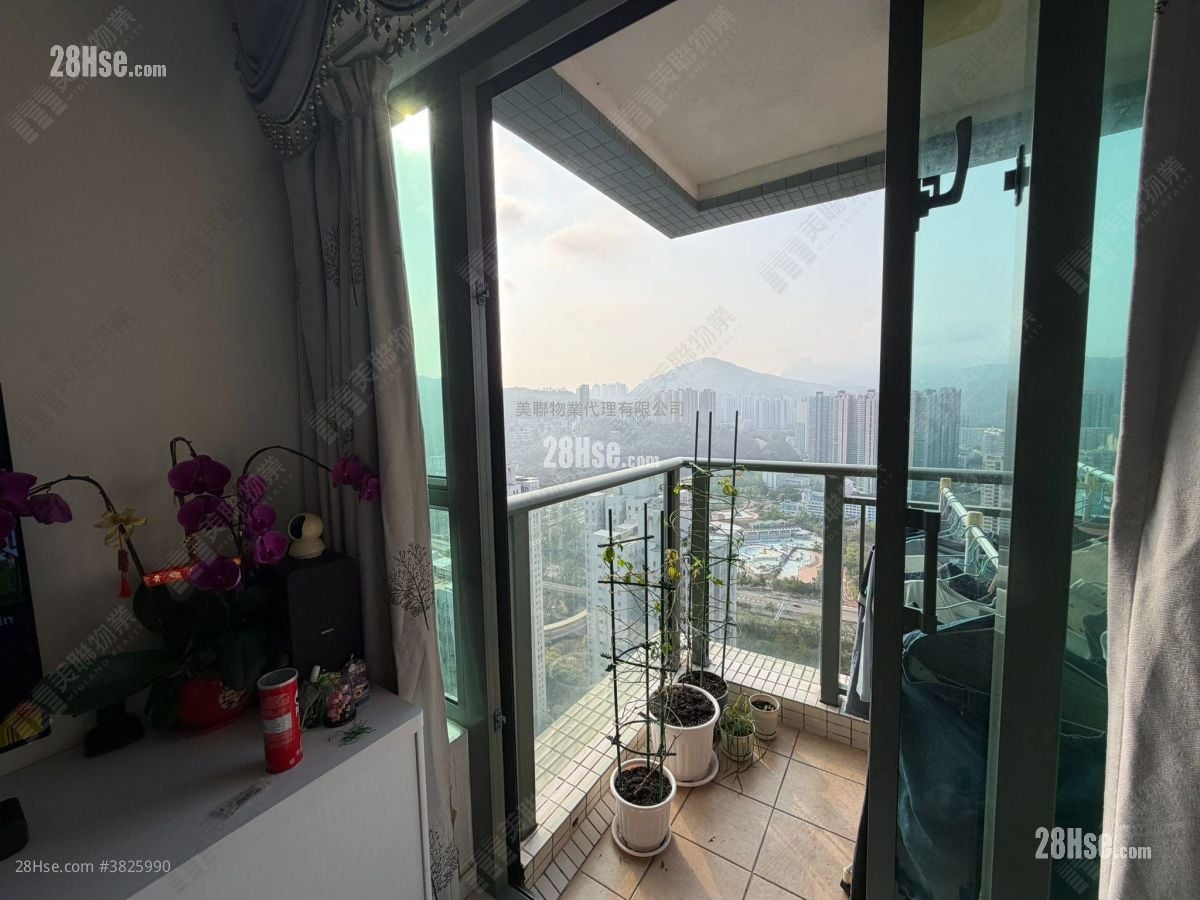 Residence Oasis Sell 3 Bedrooms 667 ft²