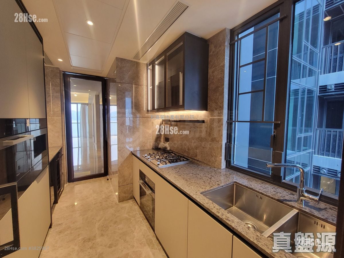 The Knightsbridge Rental 3 Bedrooms 1,002 ft²