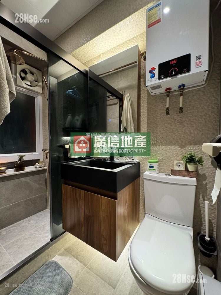 Fulland Court Sell 2 Bedrooms , 1 Bathroom 246 ft²