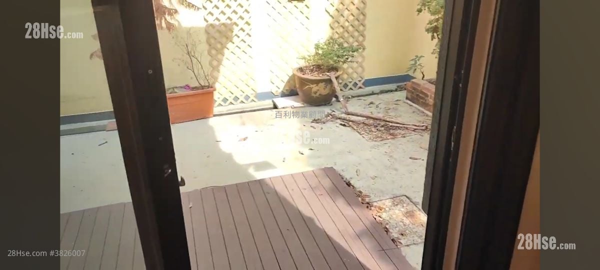 10 Stafford Road Sell 3 Bedrooms 1,343 ft²