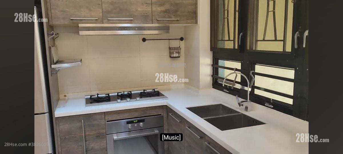 10 Stafford Road Sell 3 Bedrooms 1,343 ft²