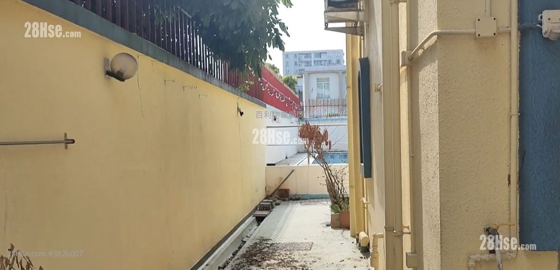 10 Stafford Road Sell 3 Bedrooms 1,343 ft²