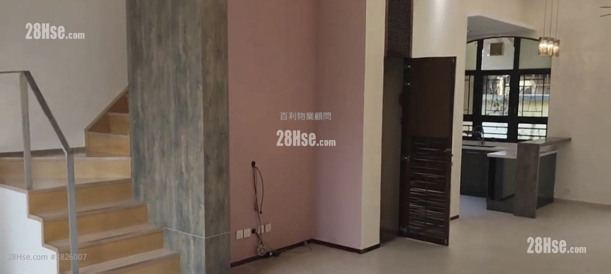 10 Stafford Road Sell 3 Bedrooms 1,343 ft²