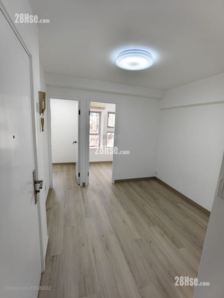 Hand Wai Court Rental 317 ft²