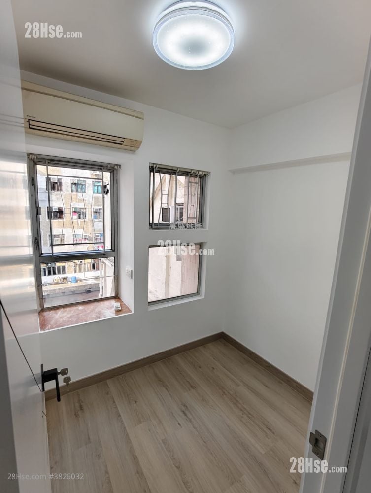 Hand Wai Court Rental 317 ft²