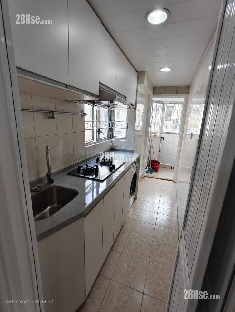 Hand Wai Court Rental 317 ft²