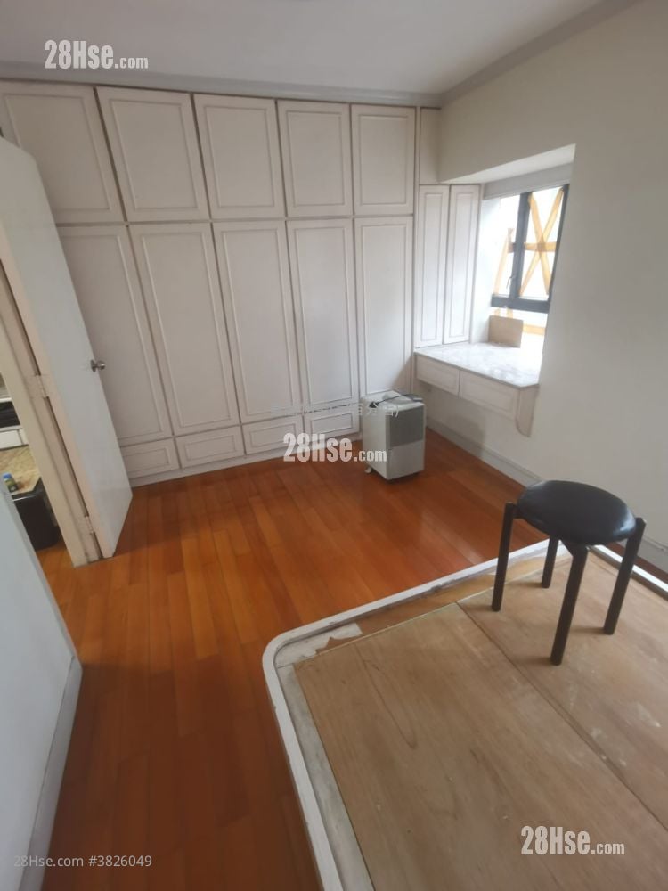 Lai Bo Garden Sell 2 Bedrooms , 1 Bathroom 410 ft²