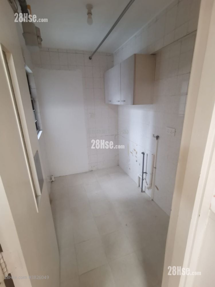 Lai Bo Garden Sell 2 Bedrooms , 1 Bathroom 410 ft²