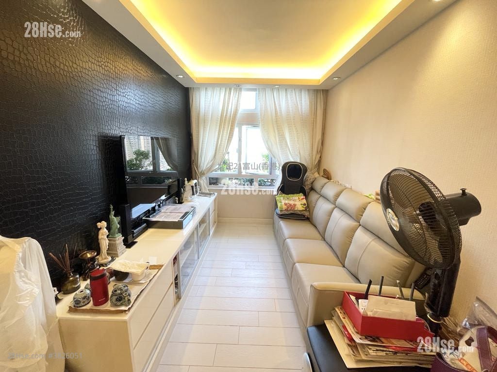 Ying Fuk Court Sell 3 Bedrooms , 1 Bathroom 645 ft²