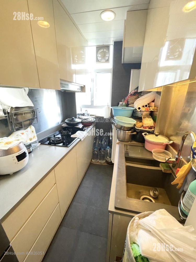 Ying Fuk Court Sell 3 Bedrooms , 1 Bathroom 645 ft²