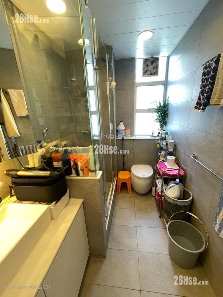 Ying Fuk Court Sell 3 Bedrooms , 1 Bathroom 645 ft²