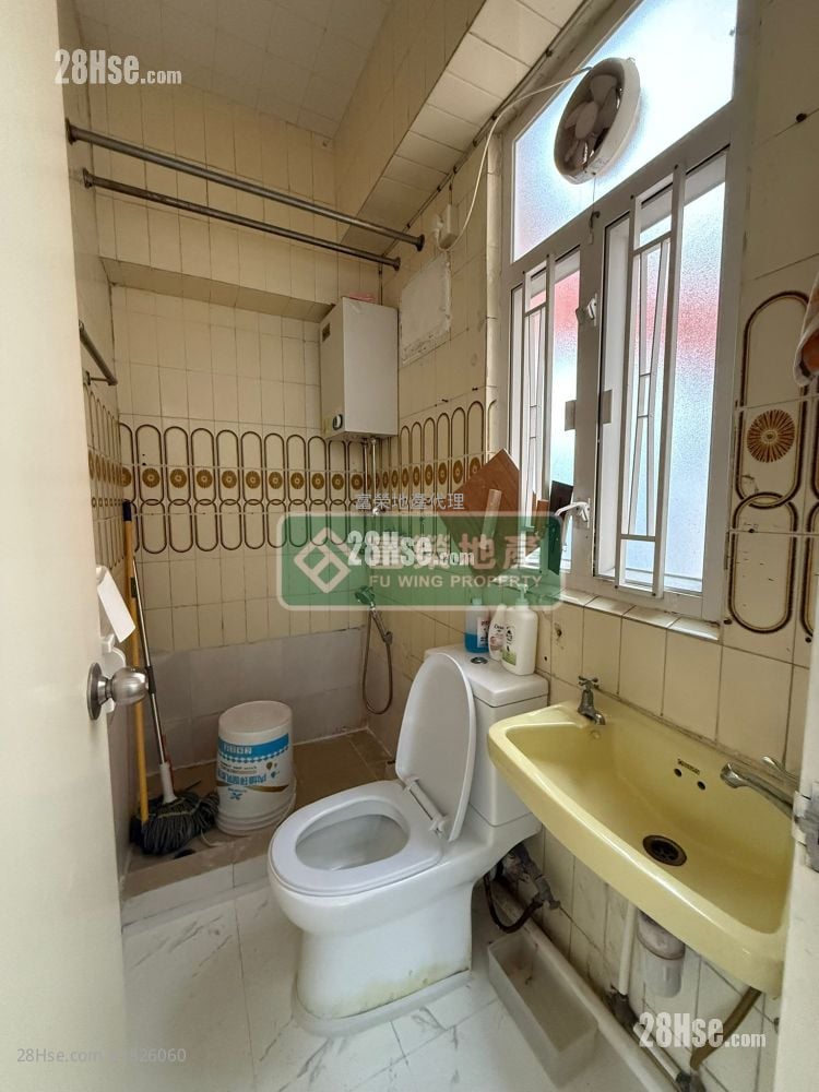 Chi On Court Sell 2 Bedrooms , 1 Bathroom 268 ft²