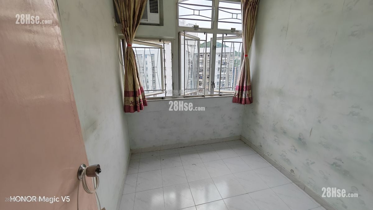 Tak Nga Court Sell 2 Bedrooms , 1 Bathroom