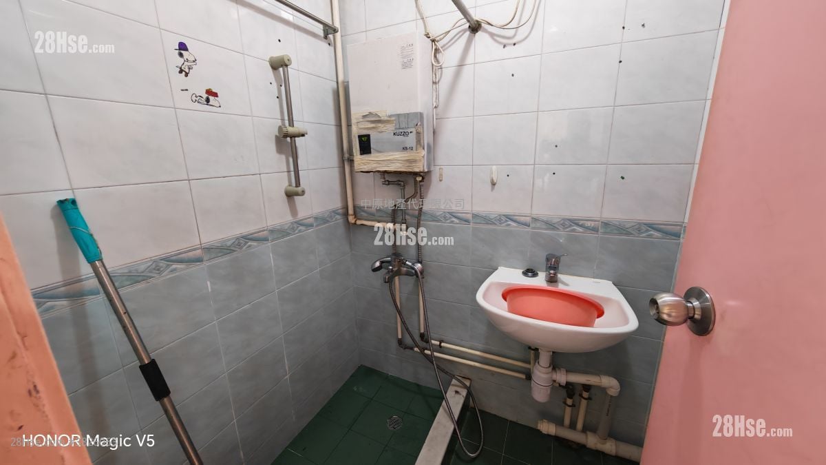 Tak Nga Court Sell 2 Bedrooms , 1 Bathroom