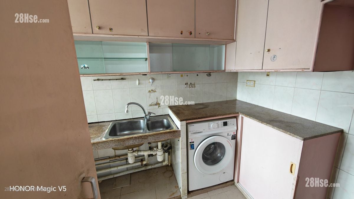 Tak Nga Court Sell 2 Bedrooms , 1 Bathroom