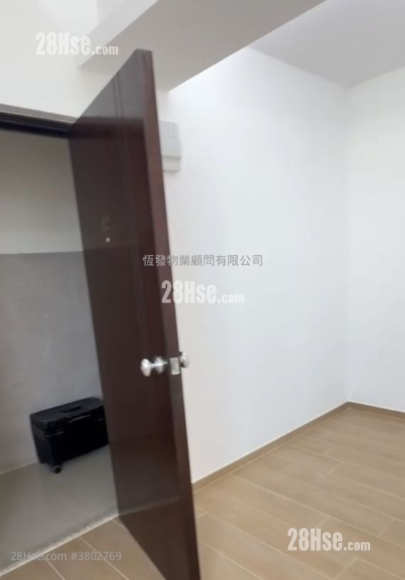 Wang Kwong Building Sell 2 Bedrooms , 1 Bathroom 391 ft²