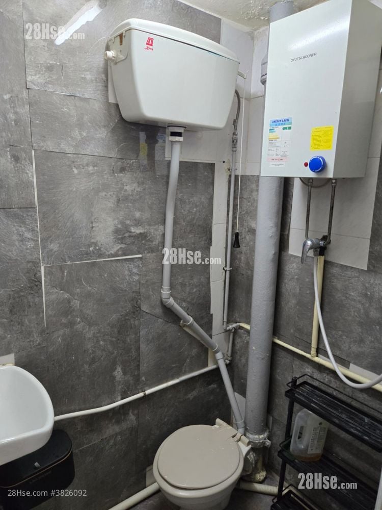 浴室: 屏山 租盘 2 房 , 1 浴室 420 平方尺