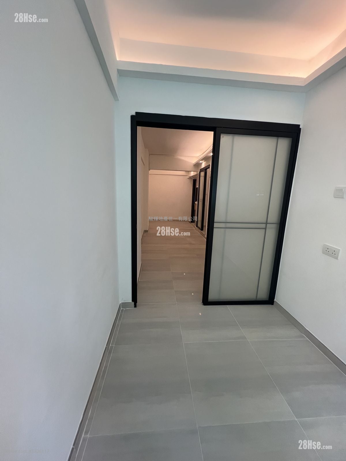 美轮大厦 租盘 2 房 , 1 浴室 300 平方尺