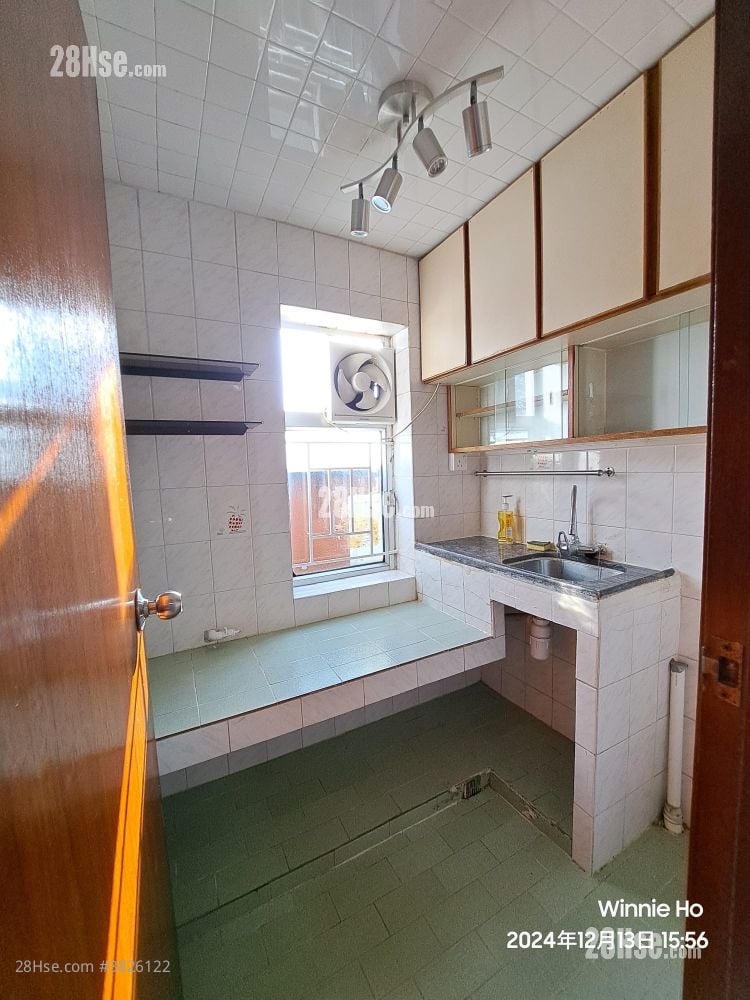 村屋 租盤 2 房 400 平方呎