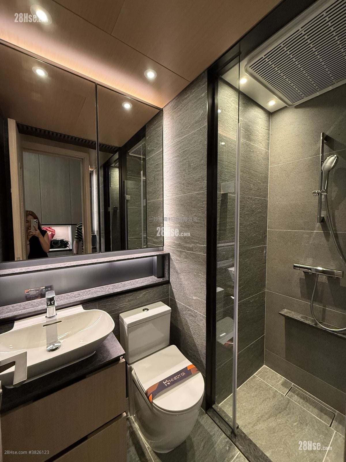 Kennedy 38 租盤 開放式間隔 , 1 浴室 262 平方呎