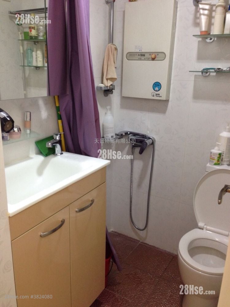 Golden Court Rental 2 Bedrooms , 1 Bathroom 274 ft²