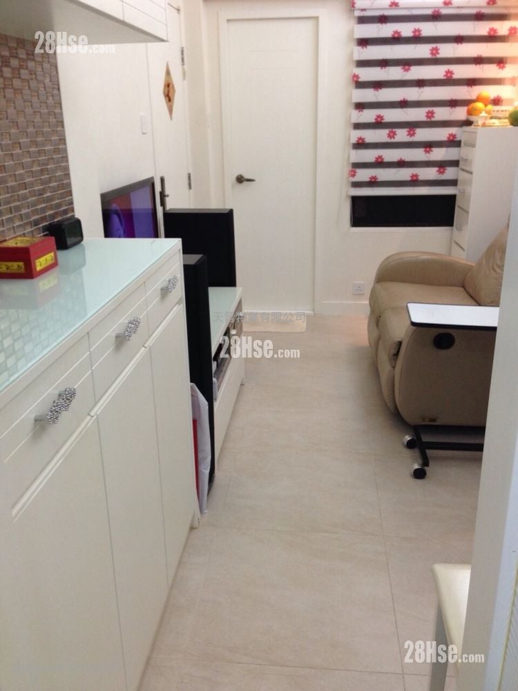 Golden Court Rental 2 Bedrooms , 1 Bathroom 274 ft²