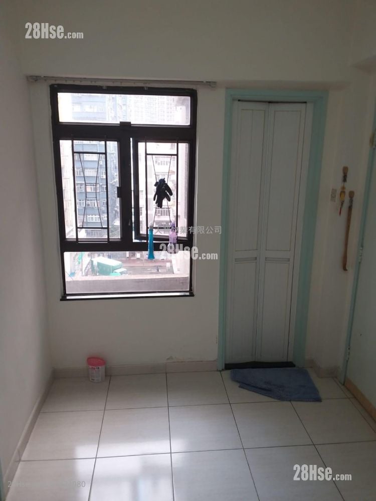 Golden Court Rental 2 Bedrooms , 1 Bathroom 274 ft²