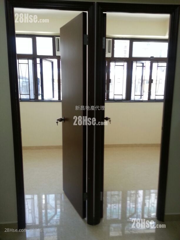 白花大廈 租盤 2 房 , 1 浴室 250 平方呎