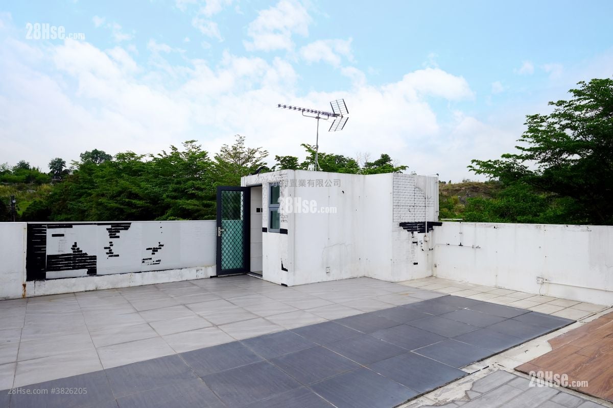 天台: 巒山壹號 售盤 2 房 , 1 浴室 650 平方呎