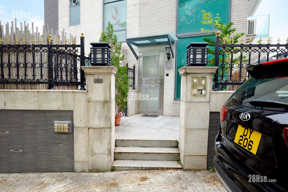 大廈入口: 巒山壹號 售盤 2 房 , 1 浴室 650 平方呎