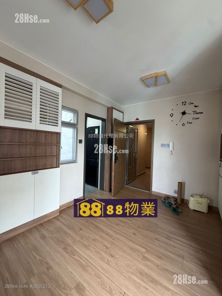 Flora Plaza Rental 2 Bedrooms , 1 Bathroom 392 ft²