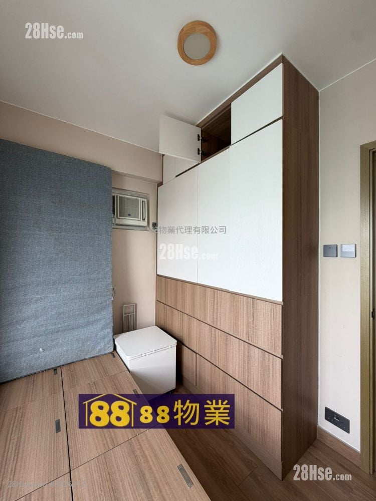 Flora Plaza Rental 2 Bedrooms , 1 Bathroom 392 ft²