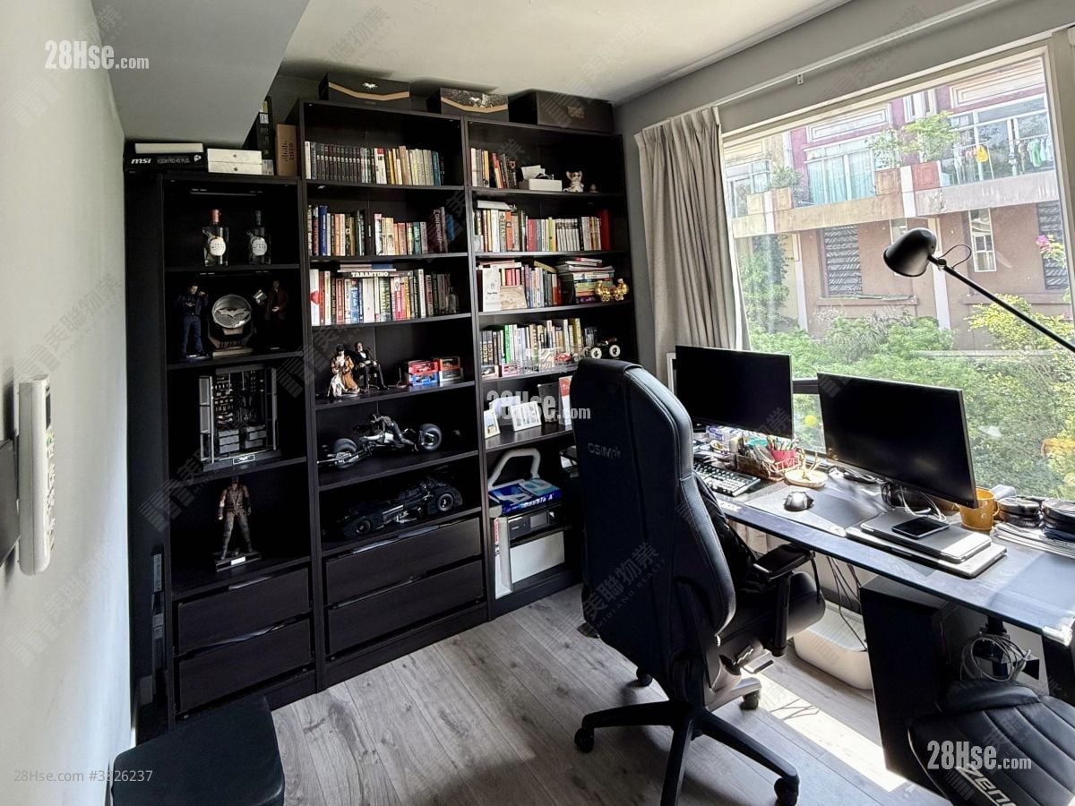 比华利山别墅 售盘 4 房 , 2 浴室 1,597 平方尺