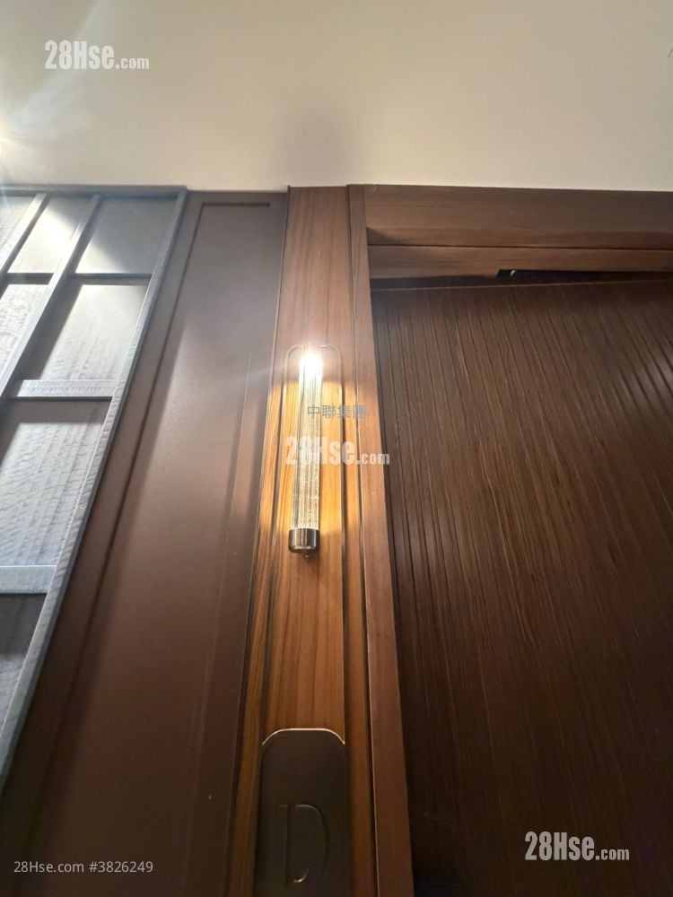 高臨 售盤 3 房 , 1 浴室 545 平方呎