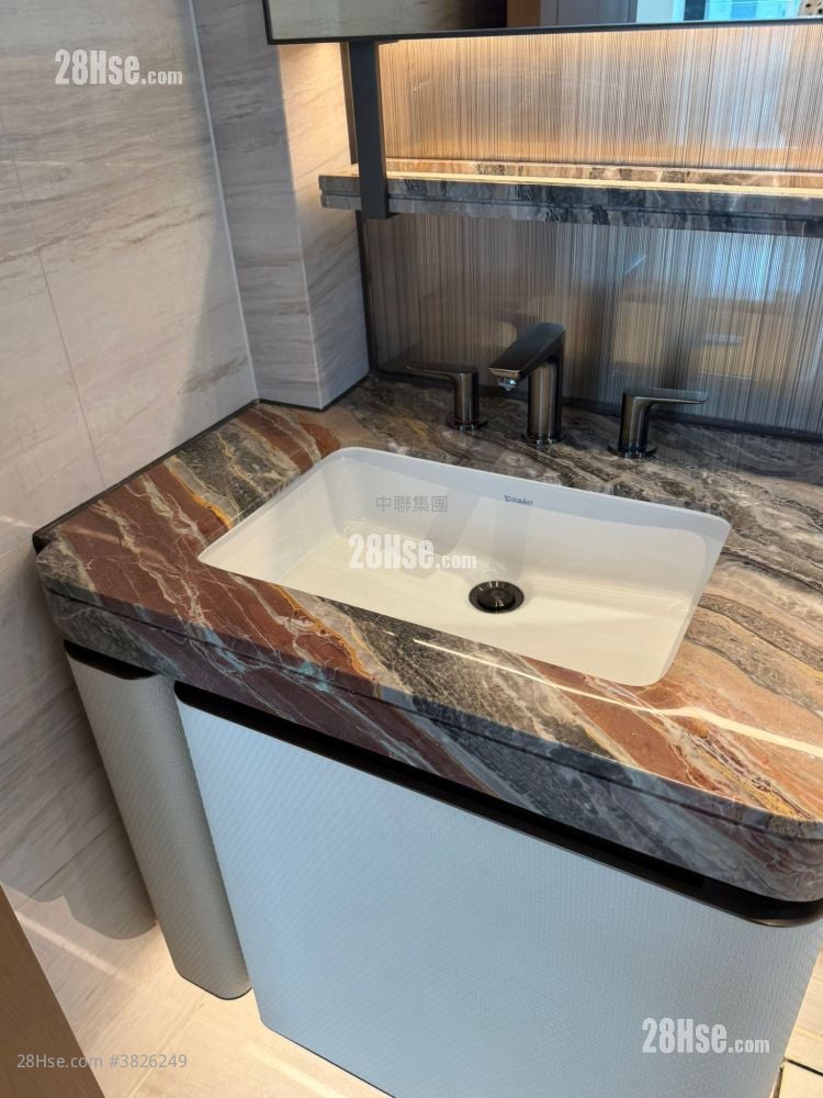 高臨 售盤 3 房 , 1 浴室 545 平方呎