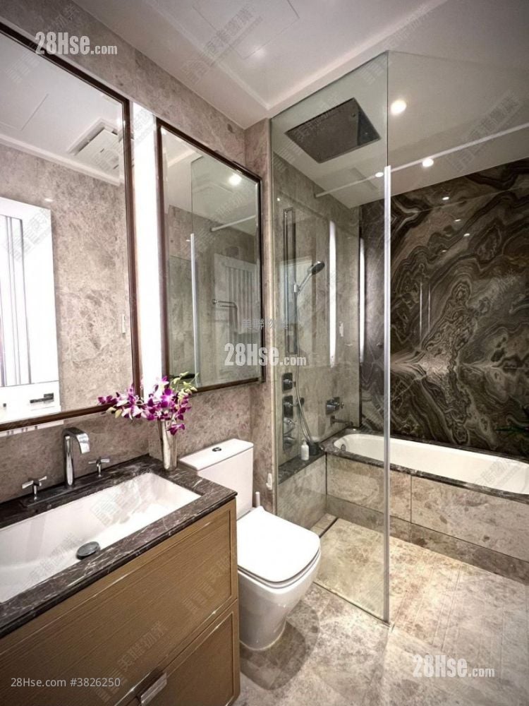 One Homantin Sell 2 Bedrooms , 2 Bathrooms 863 ft²