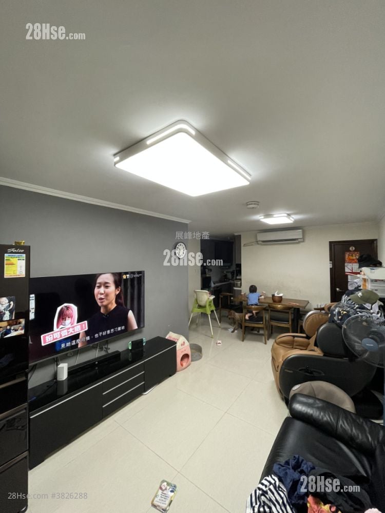 村屋 售盘 3 房 , 2 浴室 700 平方尺