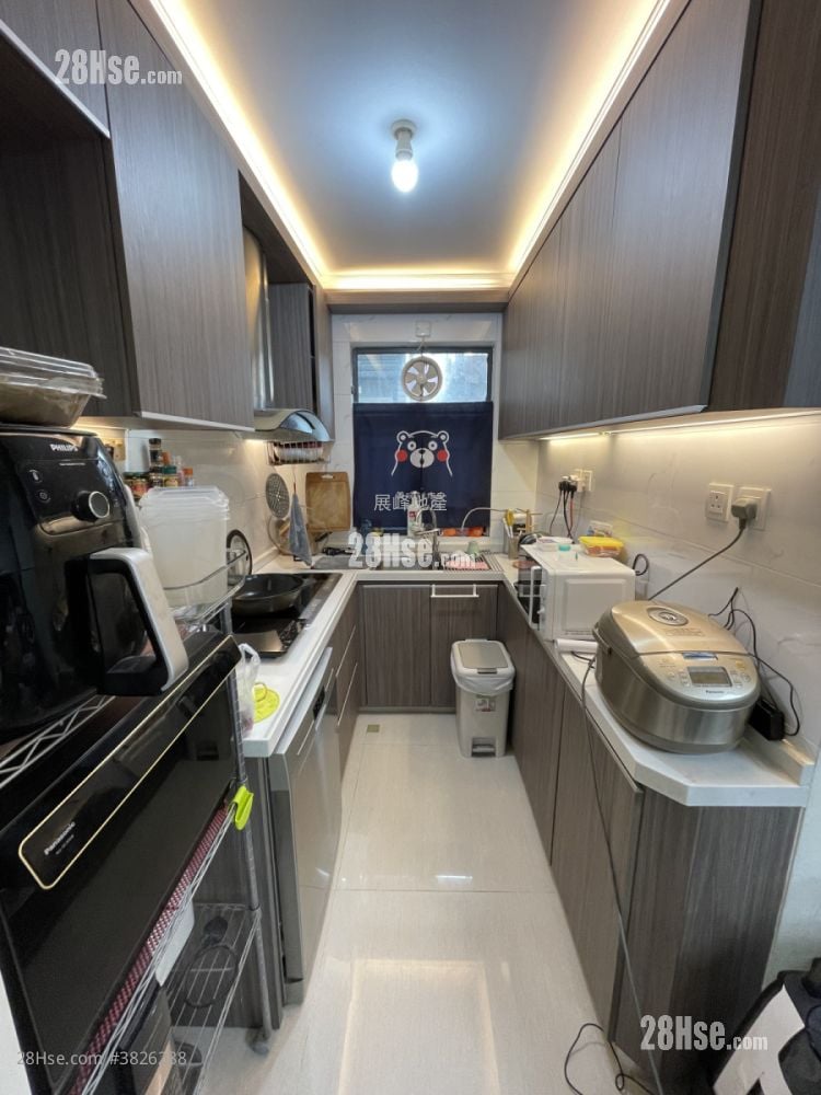 村屋 售盘 3 房 , 2 浴室 700 平方尺