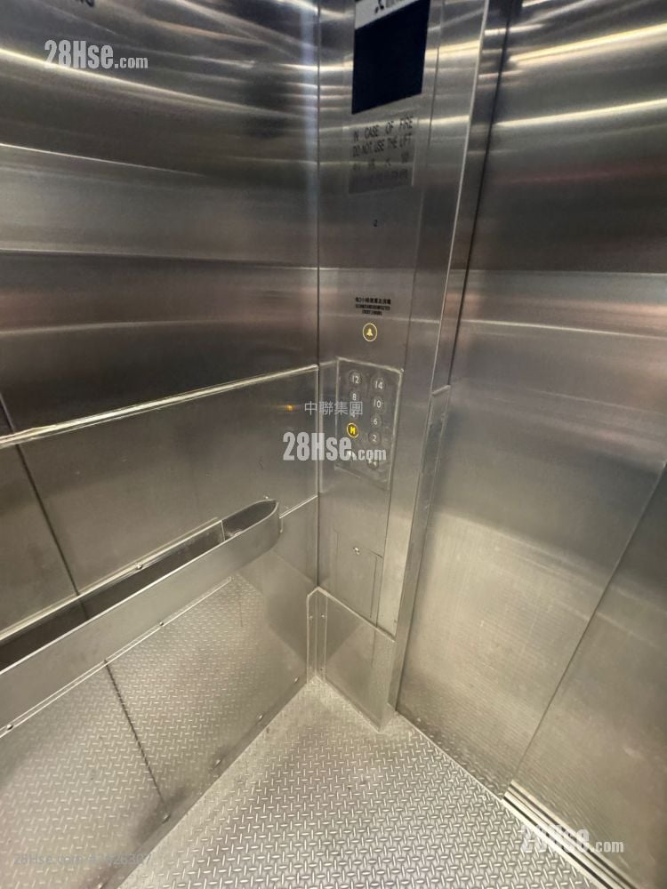 Man Wing Mansion Sell 3 Bedrooms , 1 Bathroom 594 ft²