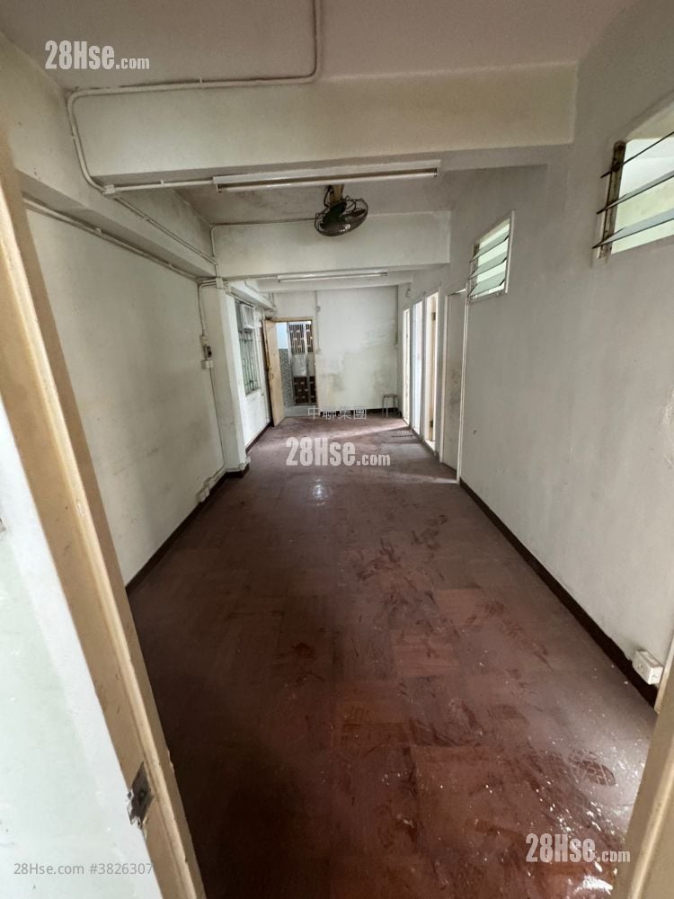 Man Wing Mansion Sell 3 Bedrooms , 1 Bathroom 594 ft²