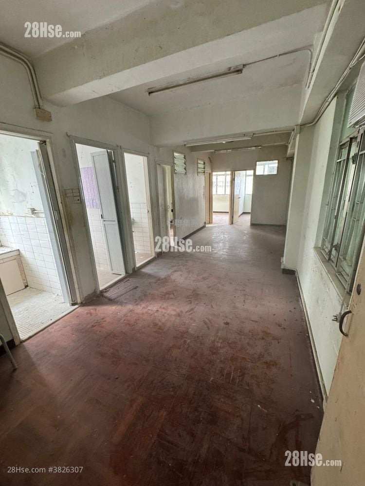 Man Wing Mansion Sell 3 Bedrooms , 1 Bathroom 594 ft²