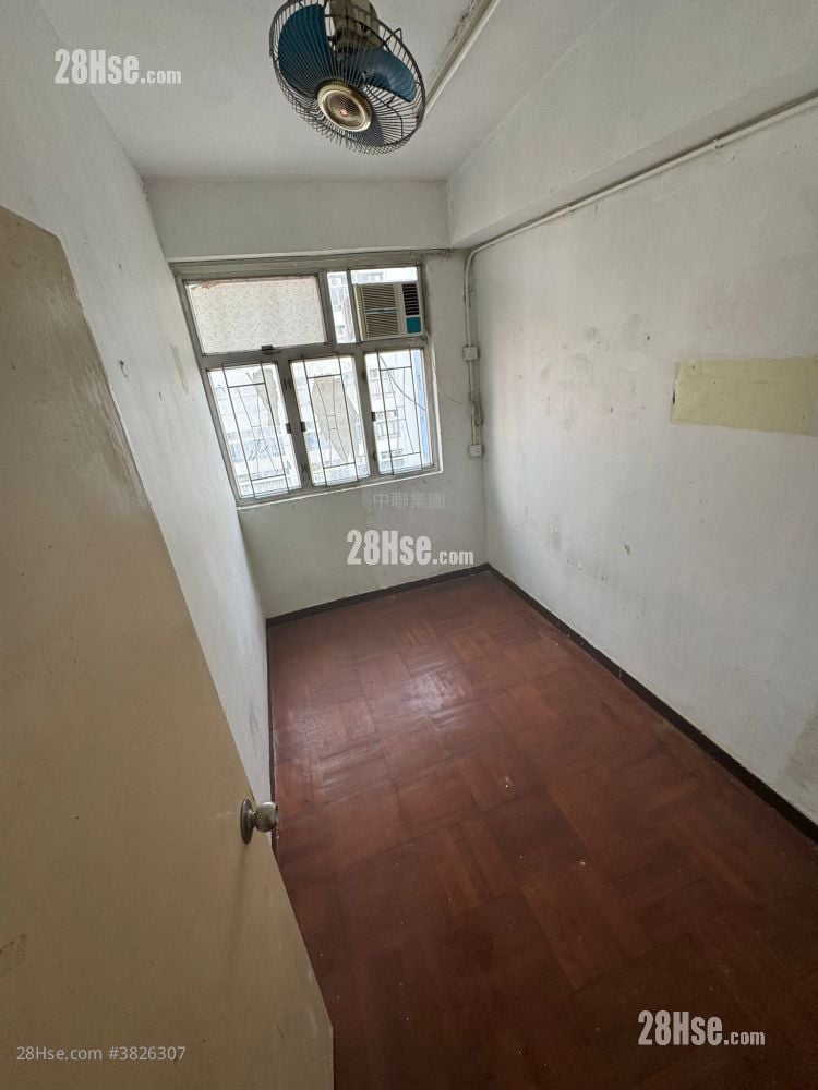 Man Wing Mansion Sell 3 Bedrooms , 1 Bathroom 594 ft²