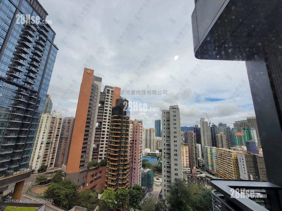 In One Sell 2 Bedrooms 466 ft²