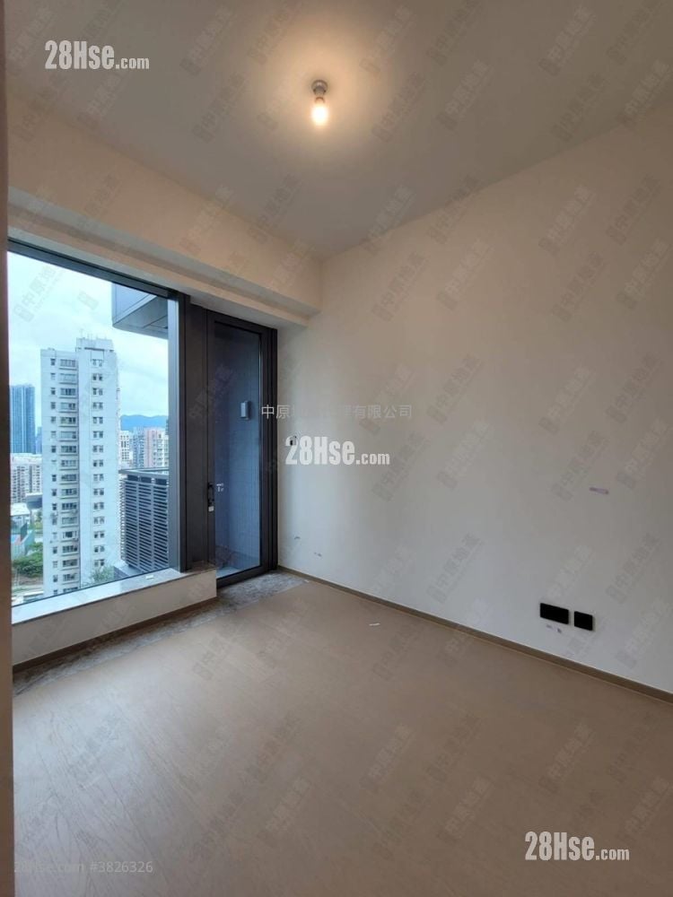 In One Sell 2 Bedrooms 466 ft²