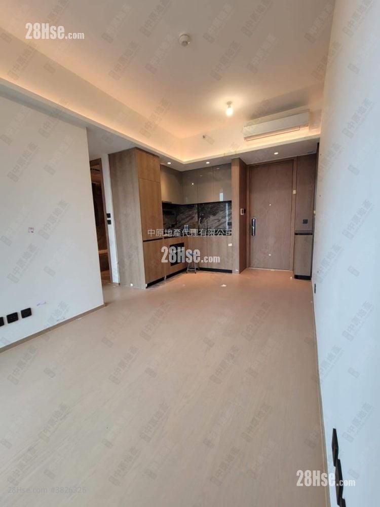 In One Sell 2 Bedrooms 466 ft²